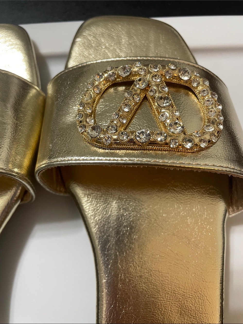 Liiliana Hayden Gold Slide Sandals w faux Crystal Accent Emblem Sz.8 NWT